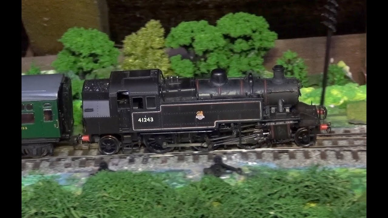 A running session on my 00 gauge Southern Region-based model railway layout