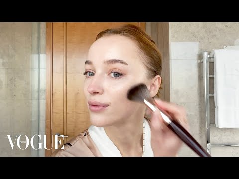 Видео: Звезда «Бриджертонов» Фиби Дайневор показывает уход за сухой кожей и повседневный макияж