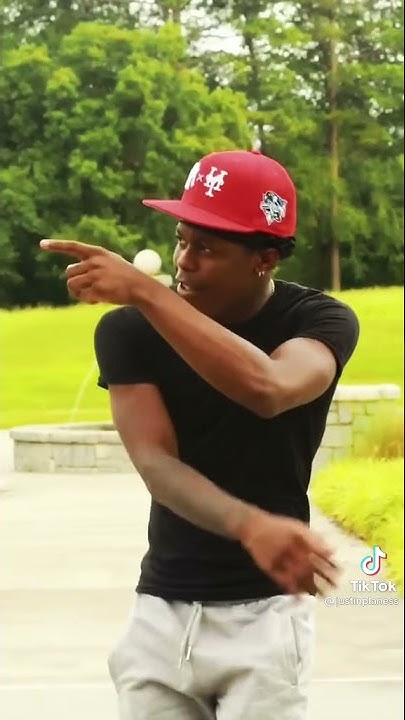 She Gon Flirt In Front Of Her Lyrics She gon flirt in front of her n*gga dance - YouTube