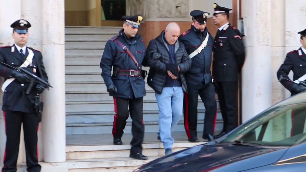 Operazione “TERRAMARA - CLOSED”, uscita arrestati carabinieri - YouTube