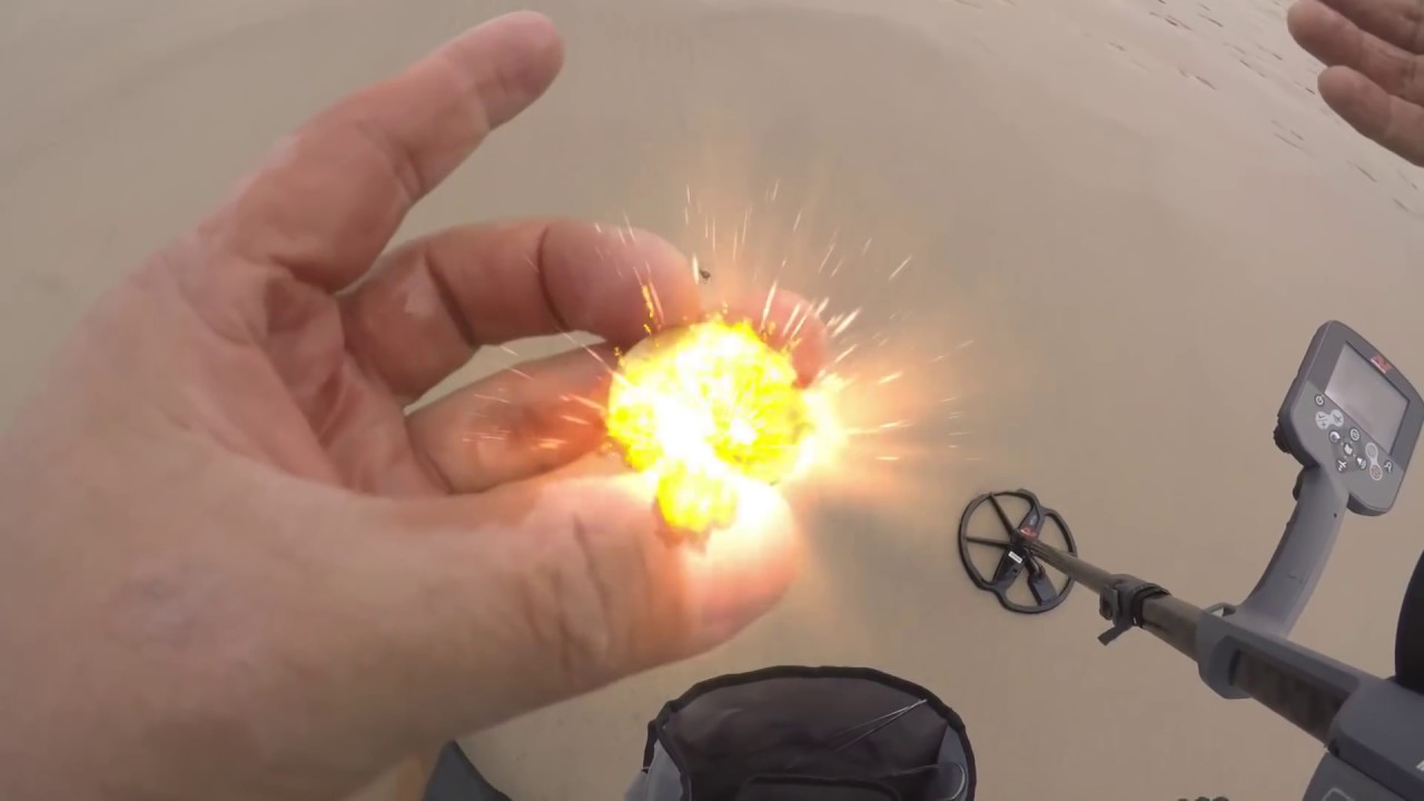 FOUND GOLD ON COINS AT THE BEACH metal detecting - YouTube