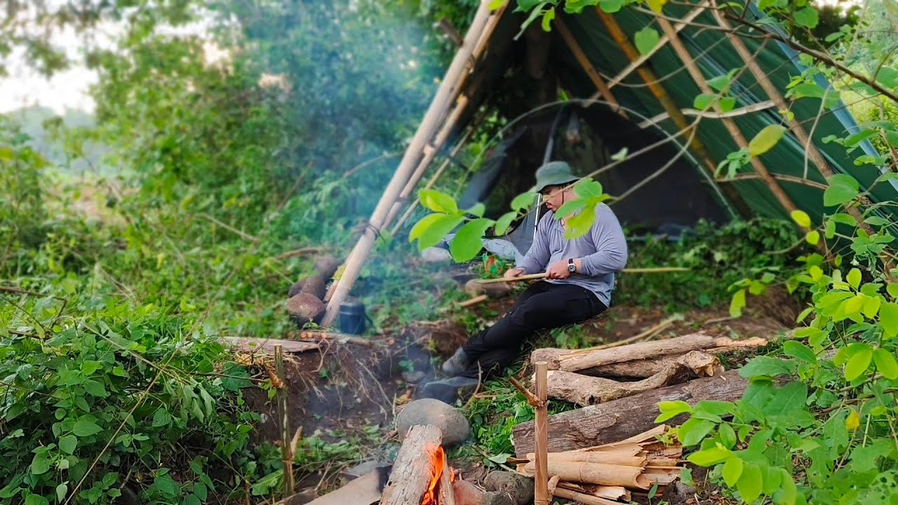 bushcraf camping, teepee shelter with DDTarp 4x4, making serving spoon and bowl from coconut shell, 