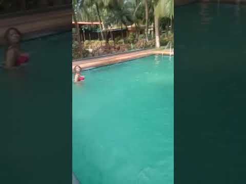 aaj meine pehli baar swimming pool me bra pe swimming ki h#shorts #shortvdeo #viral #mona #monark