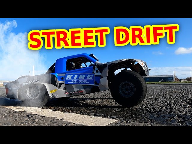 GiANT RC Desert Truck Drifting class=