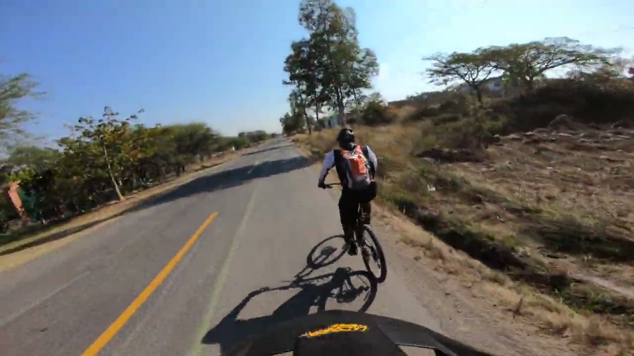 Dándole la vuelta a la laguna de cajititlan 