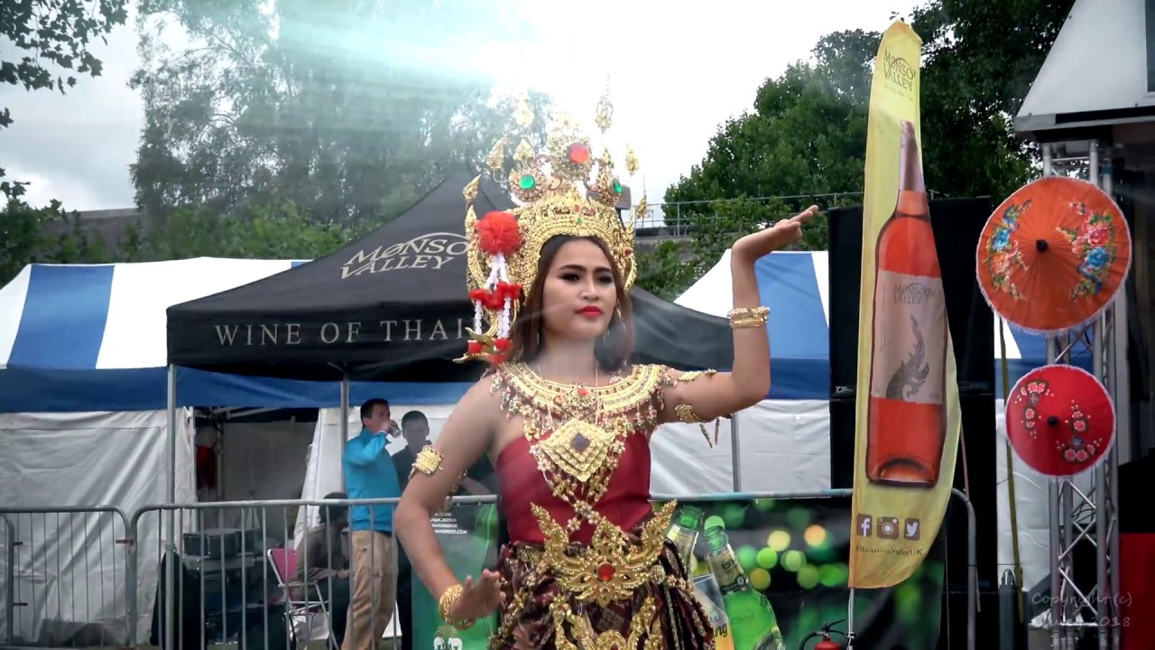 Beautiful Manee Yad Fah มณีหยาดฟ้า Dance at the Godalming Thai Festival