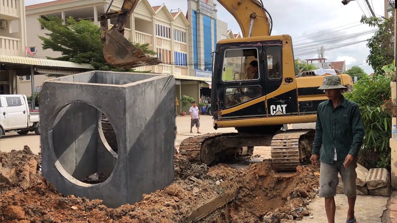 Excavator loading cement concrete De Gea - Excavator working - YouTube