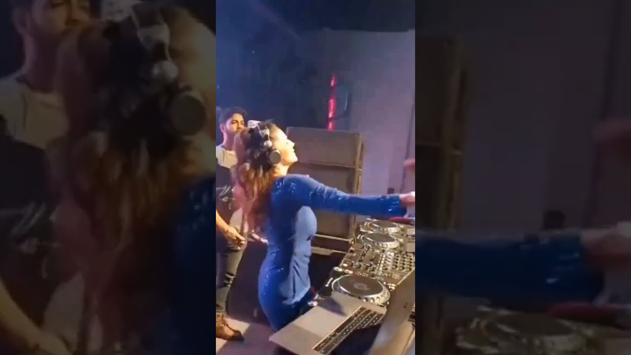 Sunny Leone playing DJ | 