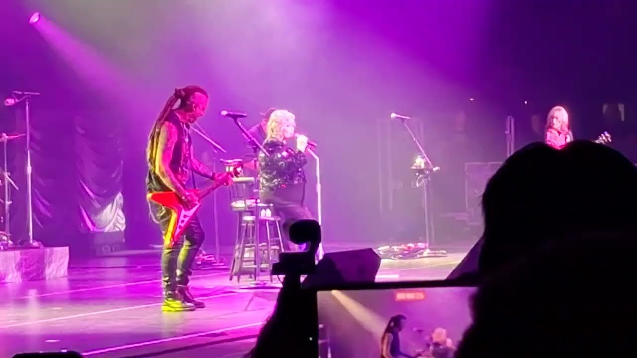 Heart Proves Timeless in Powerful Mystic Lake Showroom Performance