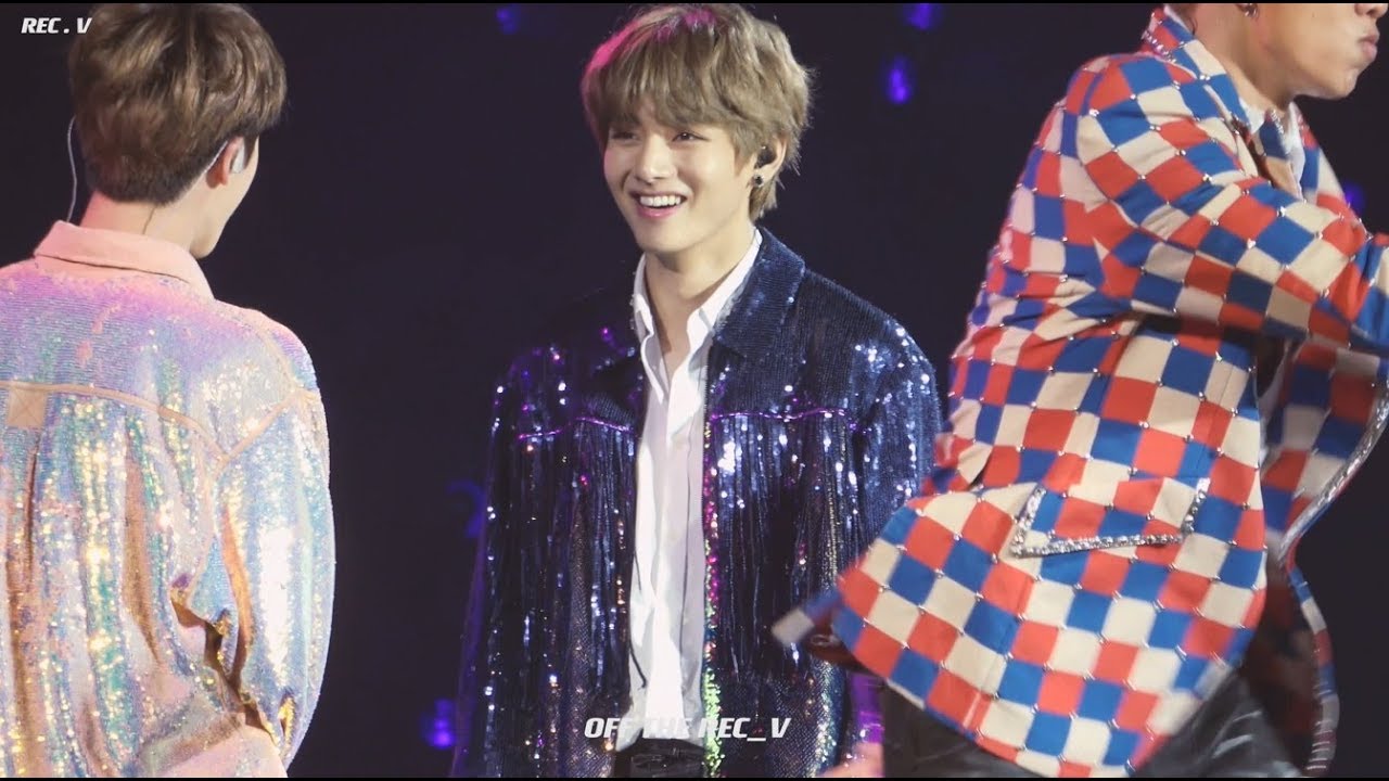 [4K] 181020 LOVE YOURSELF TOUR PARIS DNA 방탄소년단 태형 뷔 직캠 / BTS V FOCUS FANCAM
