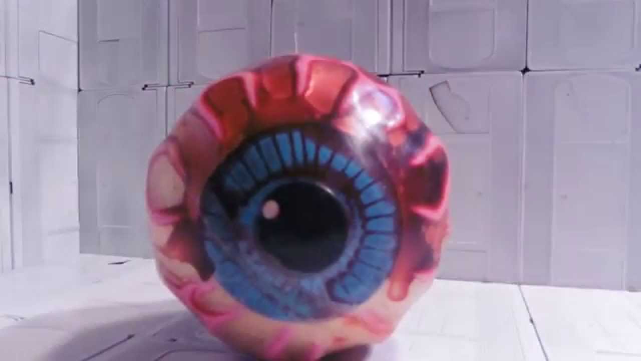 GURGLING GUTS GIANT EYEBALL TOY REVIEW!!! - YouTube