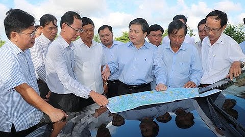 Bí thư Tỉnh ủy Lê Đức Thọ làm việc tại huyện Ba Tri khảo sát thực địa dự án tuyến đường ven biển