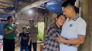 Hung's unexpected return from the hospital made Hoai Ca happy. Has his health improved? Hung's unexpected return from the hospital made Hoai Ca happy. Has his health improved?