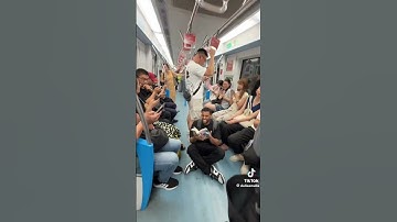 اسرع قارئ في الصين 🇨🇳😂😂😂