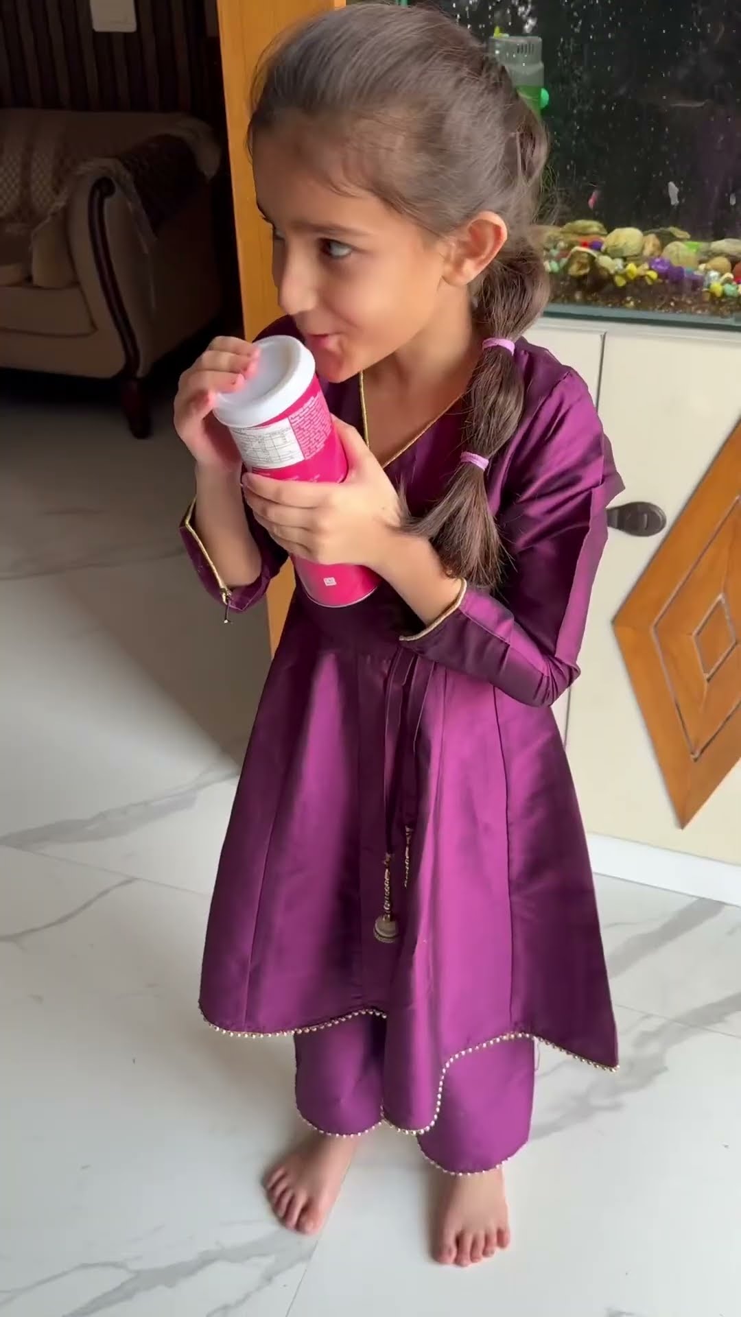 Tinku ke chips ke dabbe se ye kya nikala