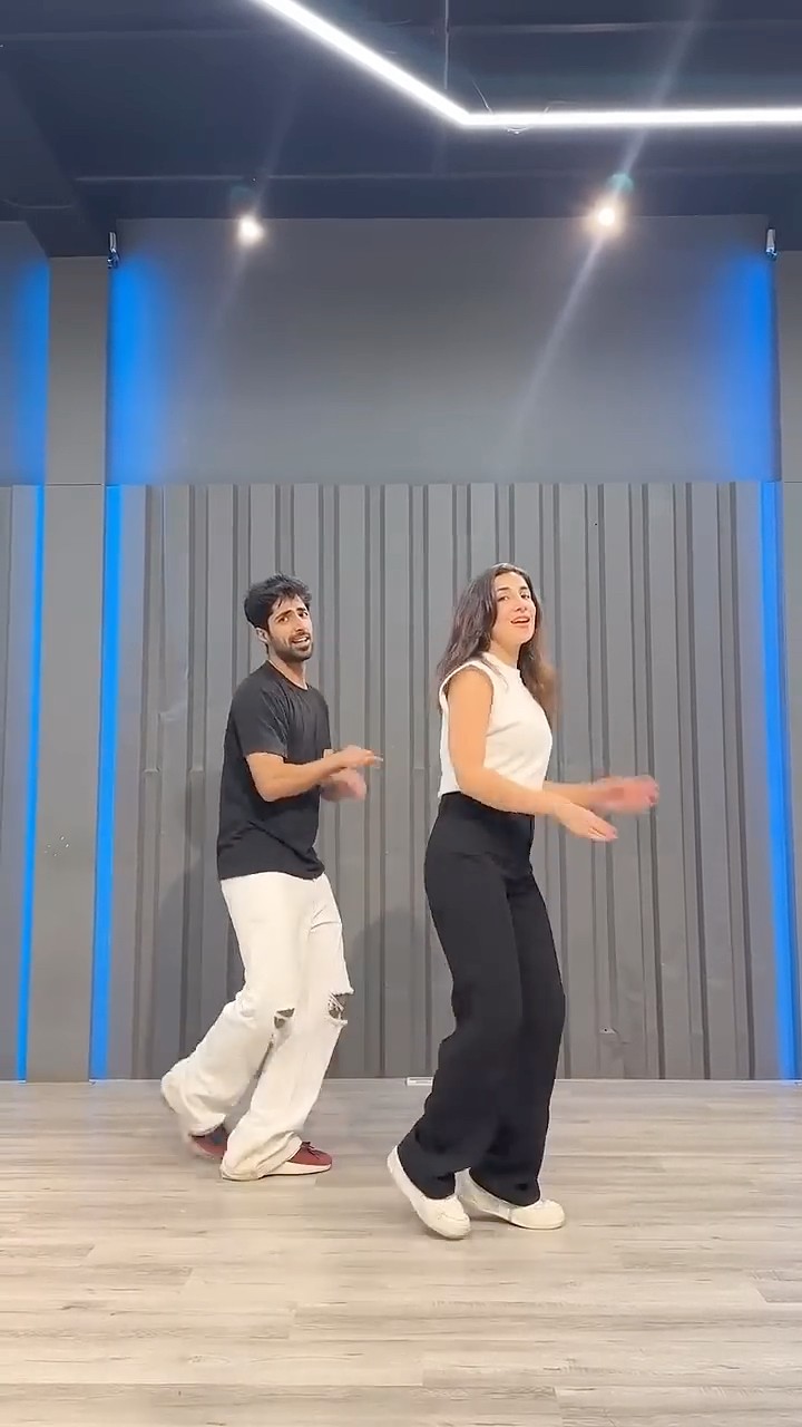 #ParulGulati grooving to the catchy beats of #MeraMann by Juss ♥️??