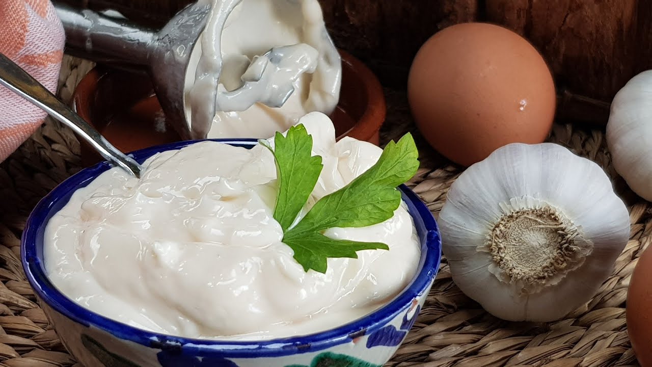 Alioli de Ajo Casero, la receta más fácil que encontrarás