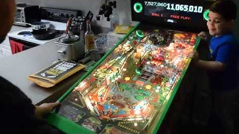 Attack From Mars Remake game play (CHICAGO GAMING COMPANY)