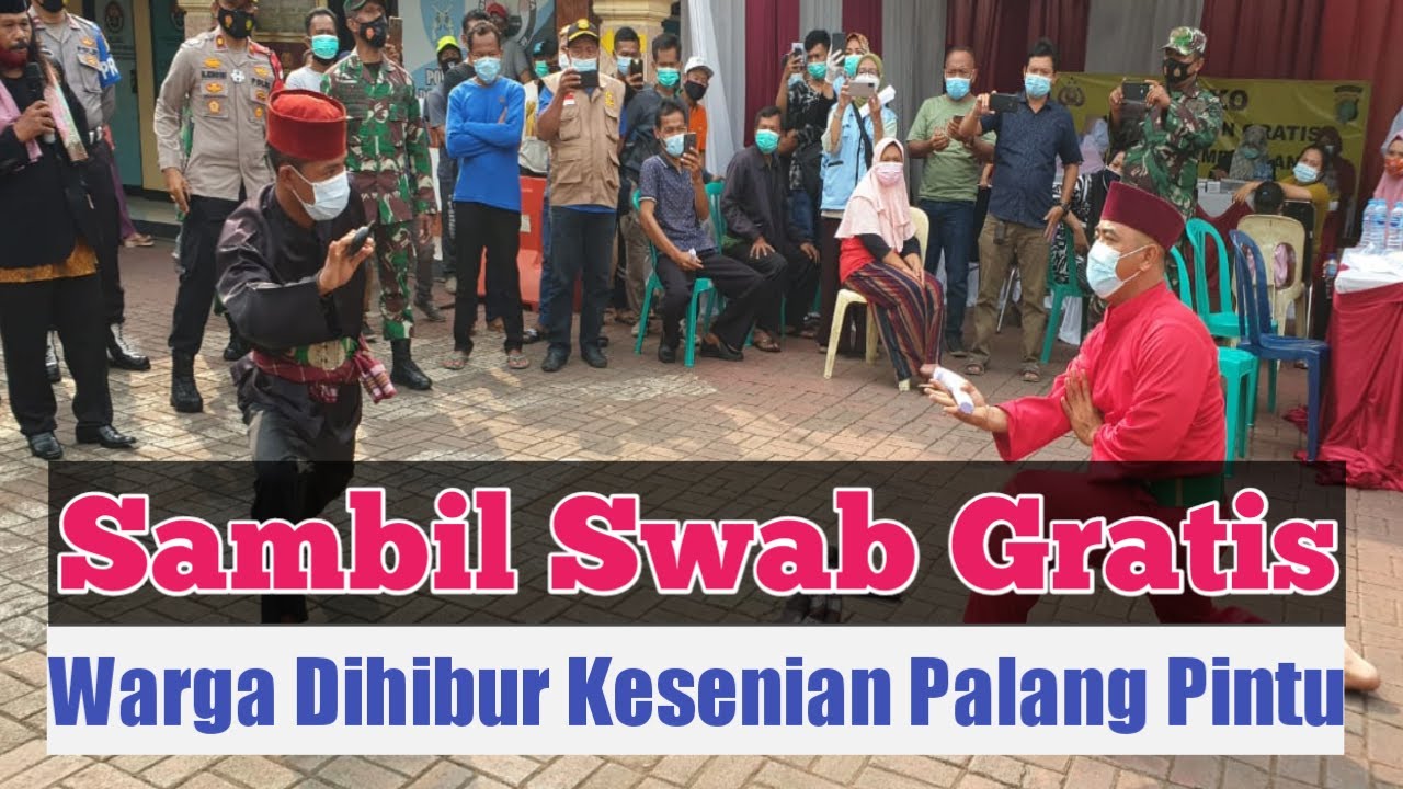 Warga Dihibur Kesenian Palang Pintu Sambil Swab Gratis