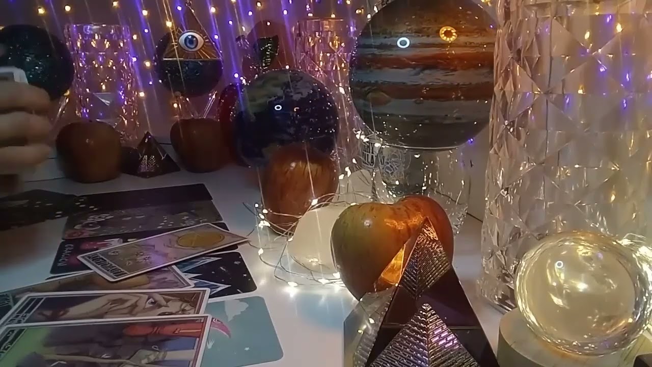 ACUARIO - LE FASCINAS... YA NO SABE QUE HACER PARA QUE LE DES TU AMOR!! PERO ALGO PASA...