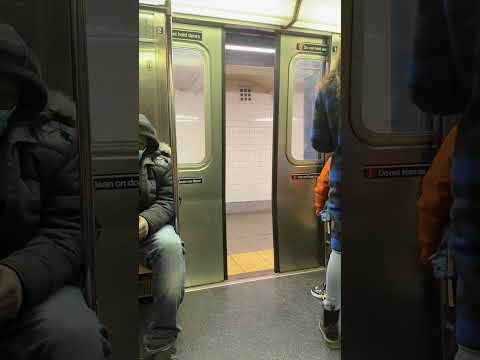 R68A B Train #5032 Door Chime #shorts