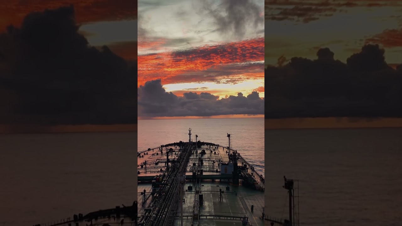 Sunset at sea ? Comment !!❤️ 