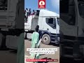 أصحاب طبالي المياه والعصائر البلدية يهبون رؤوس اموالهم لإخوانهم المعدنين القادمين من مصر