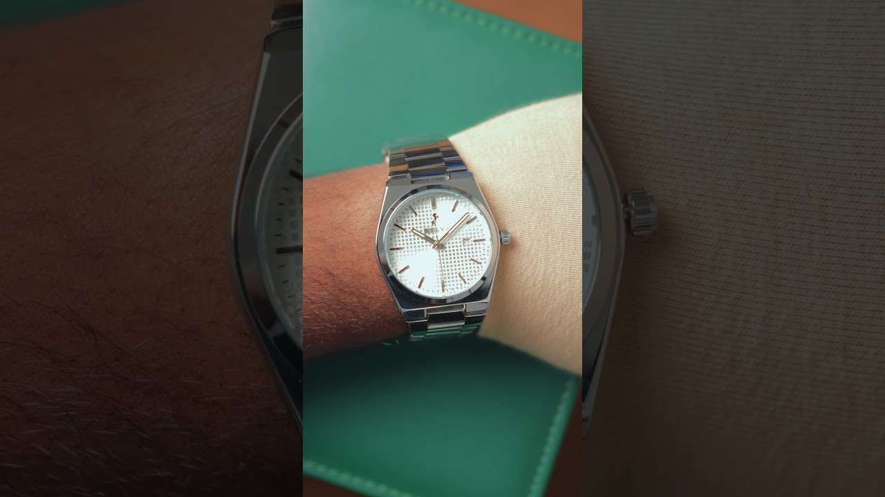 Elegance Unleashed: Introducing the Sylvi Elegdoom Classic Analog Watch ⌚