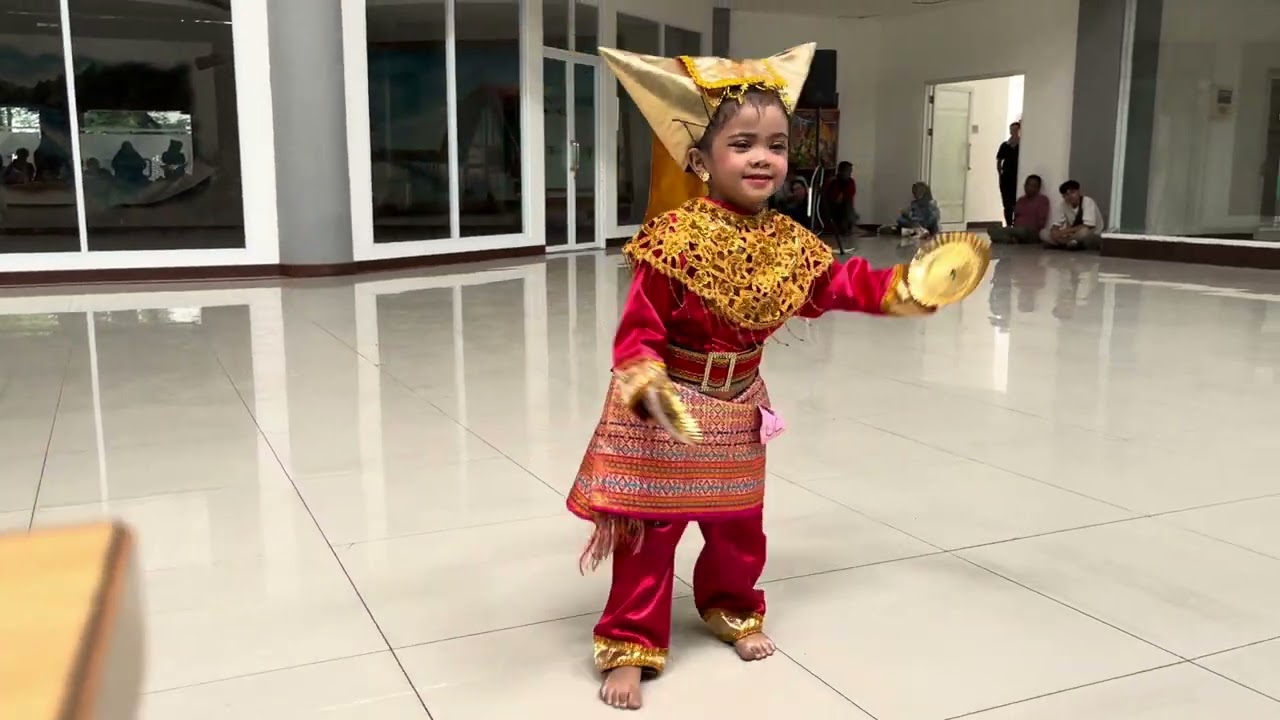 Tari geboy, serendong, genjring party, kalang Sunda, banjaran kembang, gandrung bandung, tari piring