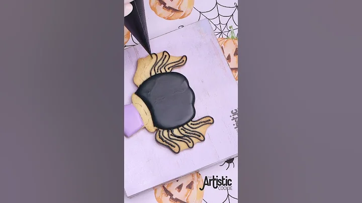 Halloween Cute Spider with hat | Royal Icing cookie decorating #cookiesdecorating #halloween