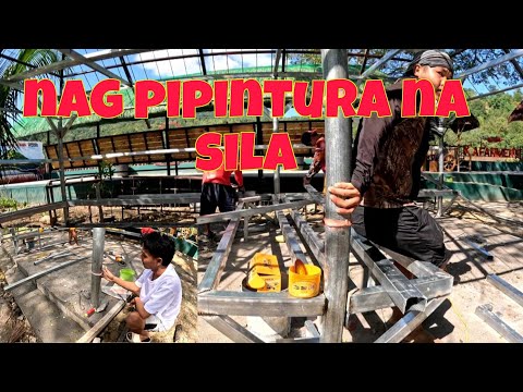 Malapit ng mag mukhang kawayan ang bakal |  may kahoy na rin para sa upuan