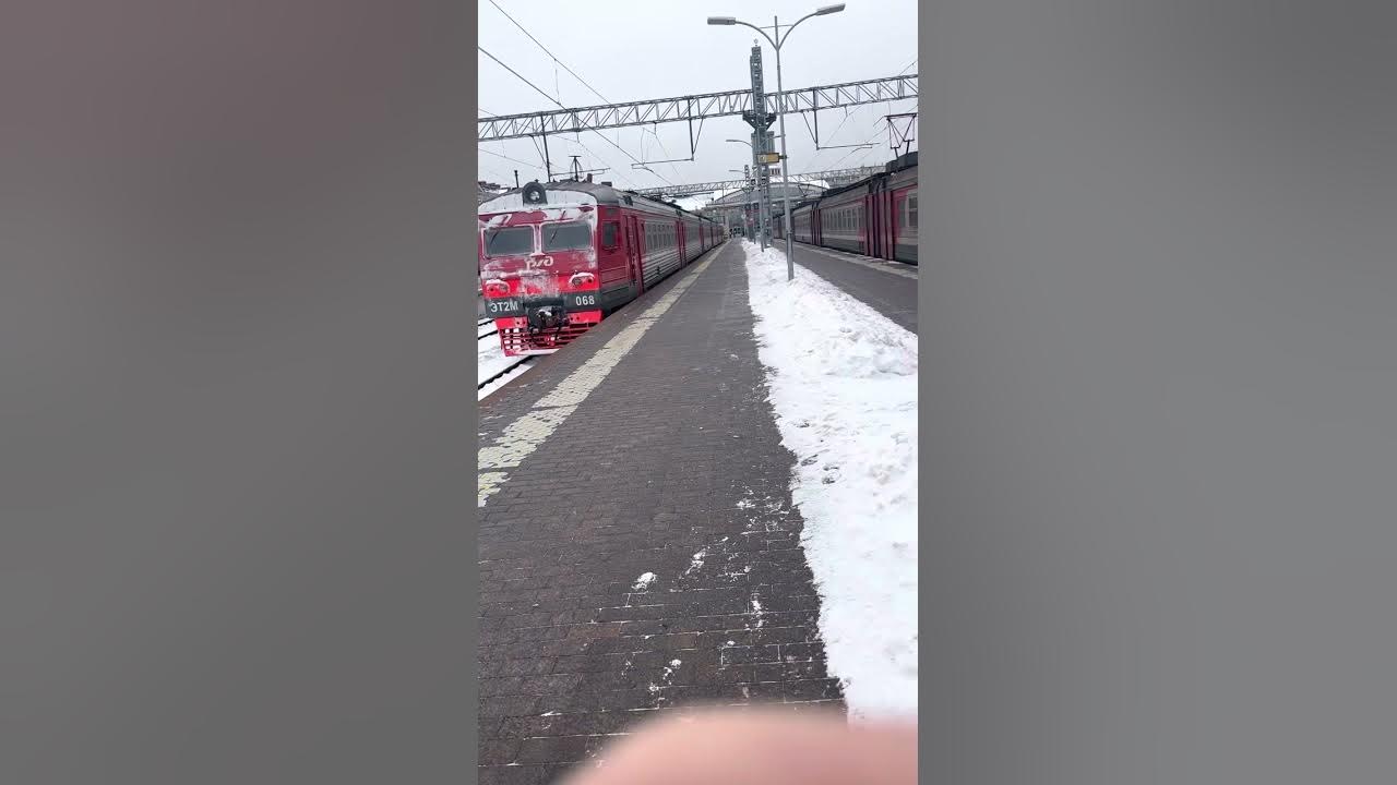 Электричка ладожский вокзал геройская сегодня. Электричка ладога. Красивое фото табло вокзал. Ладожский вокзал дорога. Станция михайловская ленинградская область.