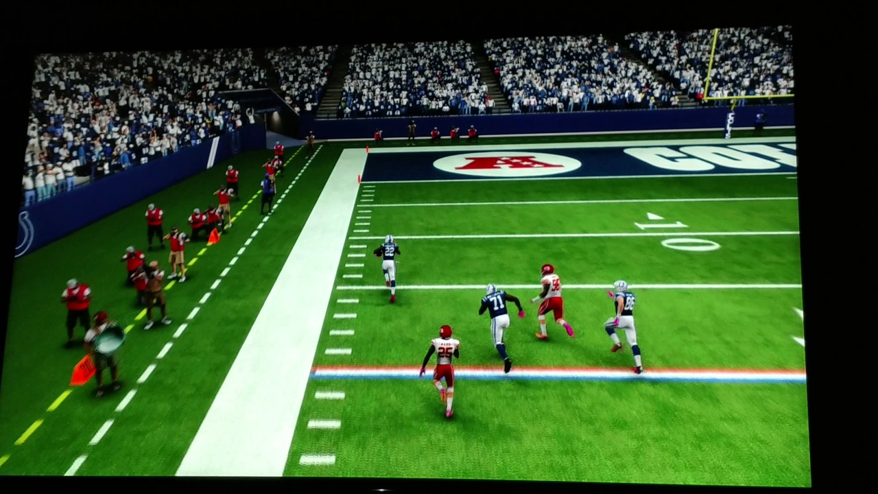 Crazy Ezekiel Elliot rush for TD Madden 17