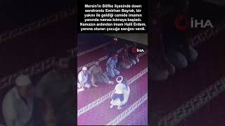 İmamın Yanında Namaz Kılan Down Sendromlu Çouk Cemaati Gülümsetti