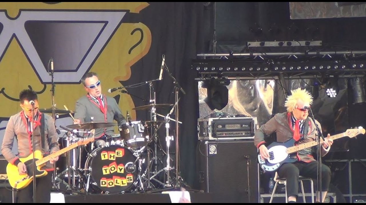 The Toy Dolls Dougy Giro Live Hellfest 2013 YouTube