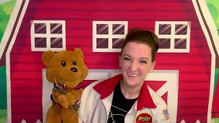 Awana Cubbies Puppet Show - AppleSeed Bear Hug 12