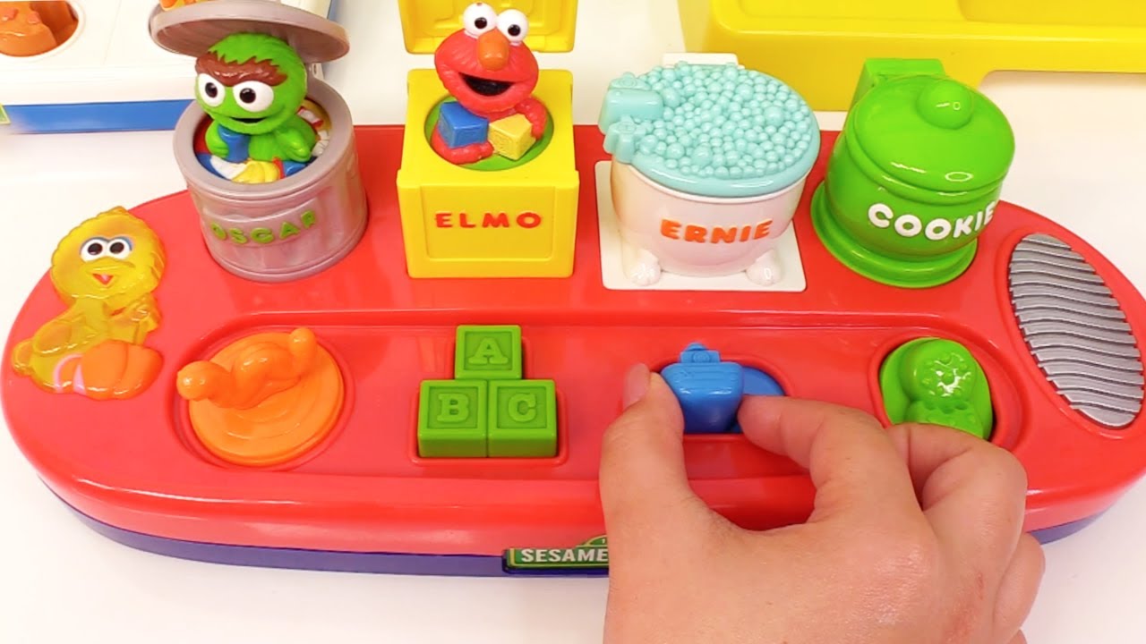 Sesame Street Pop Up Pals! Pop Up Toys Learning