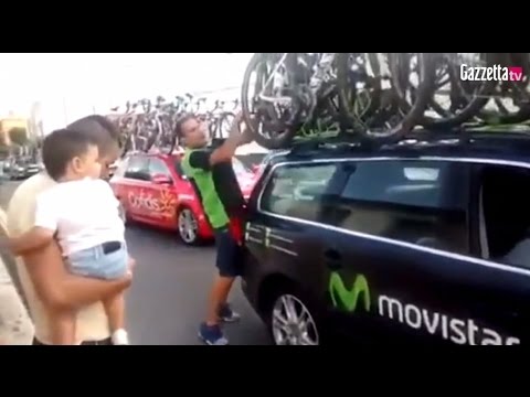 Vuelta 2015 - Why is Movistar trying to hide the bike ?