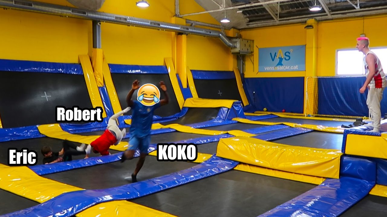 CARRERAS Y FÚTBOL EN PARQUE DE TRAMPOLINES