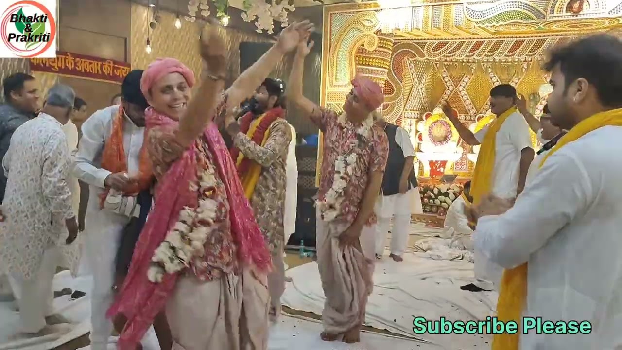 Radhey Krishna Unique Bhajan, Vrindavan,Mathura