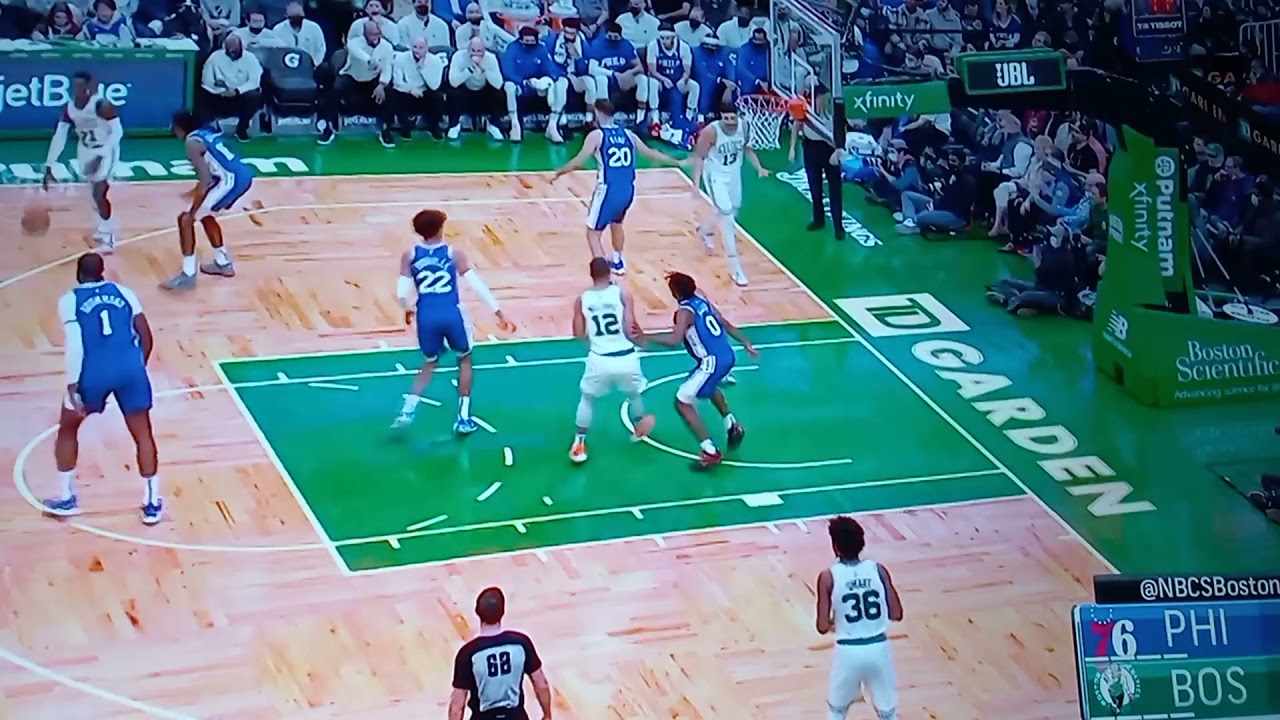 Enes KENTER PUTS ON HIS SHOES IN THE PAINT 😆 🤣