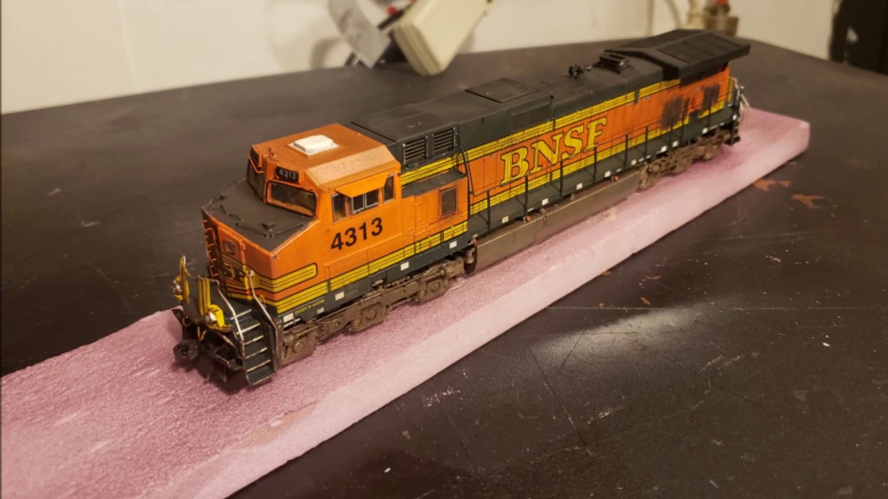 HO Scale Weathering a Scale Trains BNSF Dash 9 HowTo YouTube