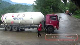 JALAN LICIN TRUCK TANGKI  L.P.G SLIP