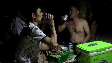 Nữa đêm Đại gia đình kéo ra biển thả lưới bắt cá,cua ghẹ , ăn mực sống và cái kết thật bất ngờ