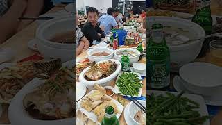 có lộc ăn nữa rồi, được sếp quảng ninh mời đi.