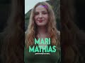Thema'r ail raglen yw dŵr gyda pherfformiadau gan Blodau Papur, James Dean Bradfield a Mari Mathias