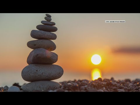 Video: Rock Cairns Garden Design - Använda Cairns In Gardens