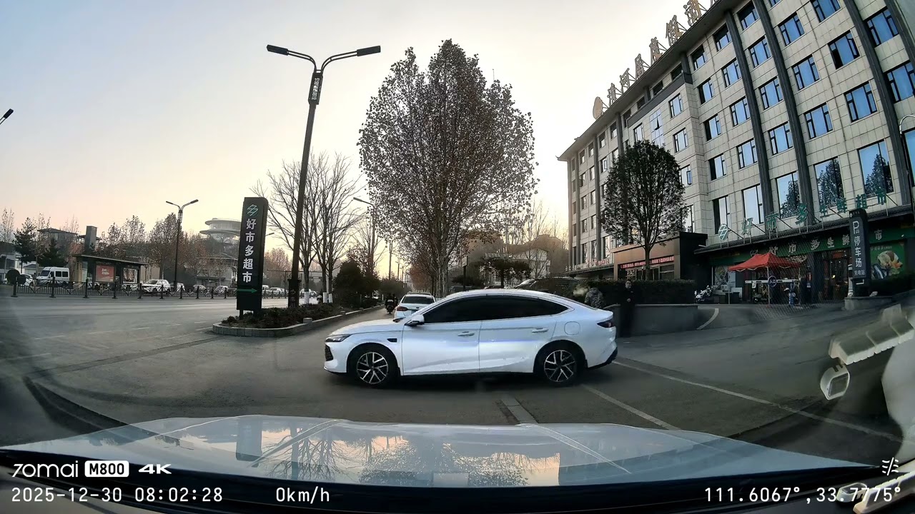 Electric bike collides with car on slope in Henan, China