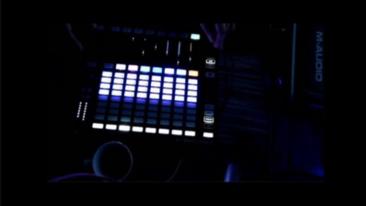 playing music with maschine jam in ableton live 10 - YouTube
