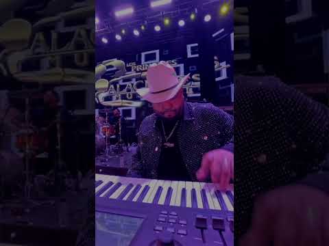 #esperandoporti #alacranesmusical 🎹 Fierro 🤠 #bailes #show